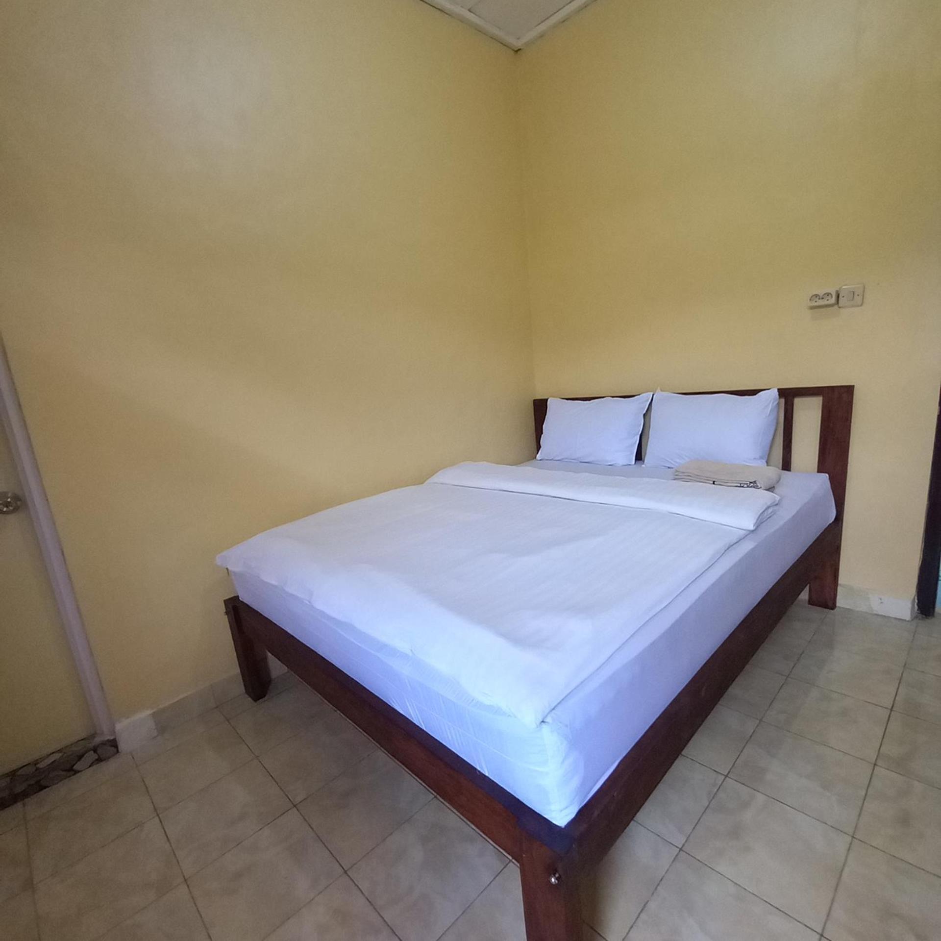 Tange Guest House Ruteng Kültér fotó