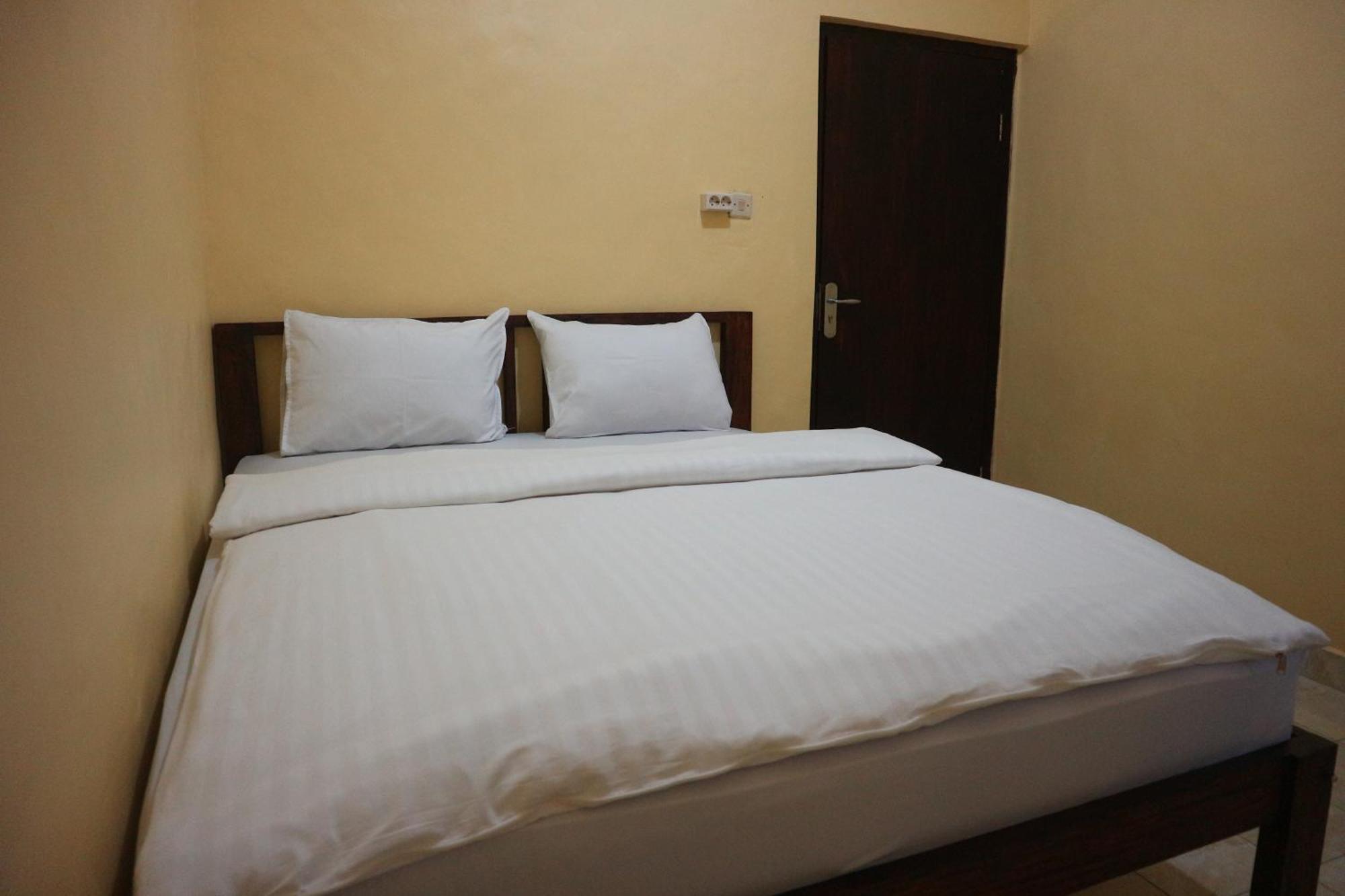 Tange Guest House Ruteng Kültér fotó