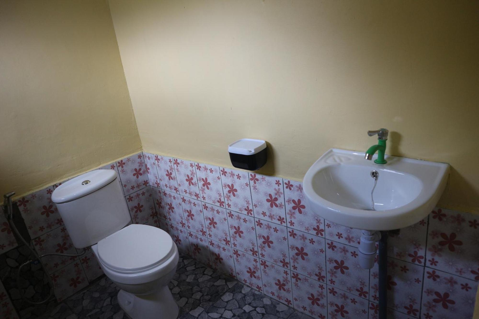 Tange Guest House Ruteng Kültér fotó