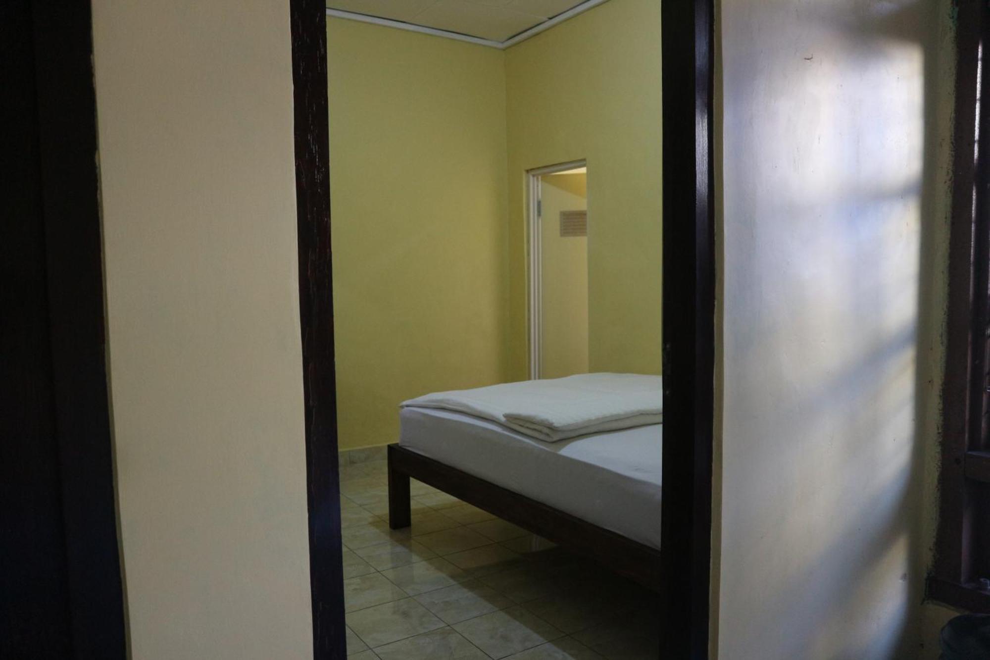 Tange Guest House Ruteng Kültér fotó