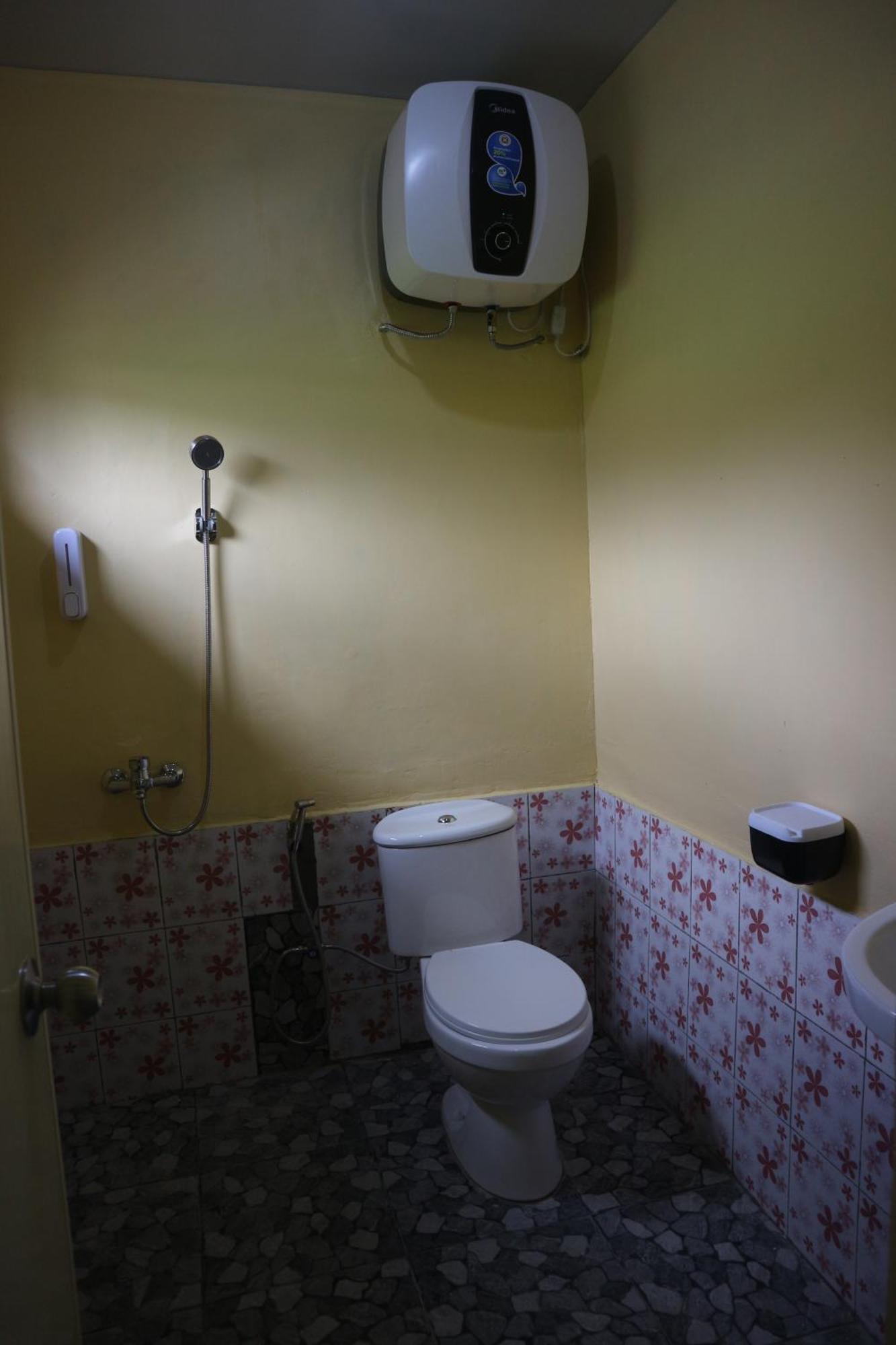 Tange Guest House Ruteng Kültér fotó