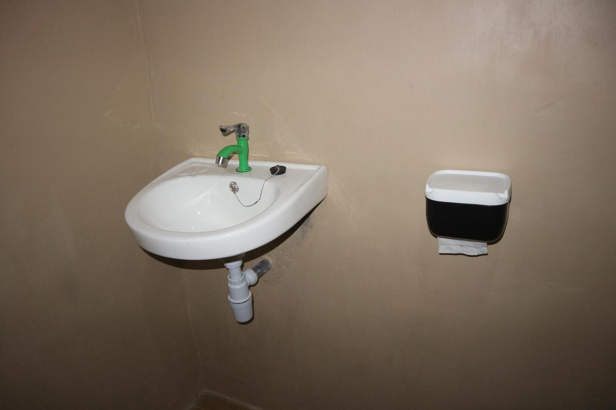 Tange Guest House Ruteng Kültér fotó